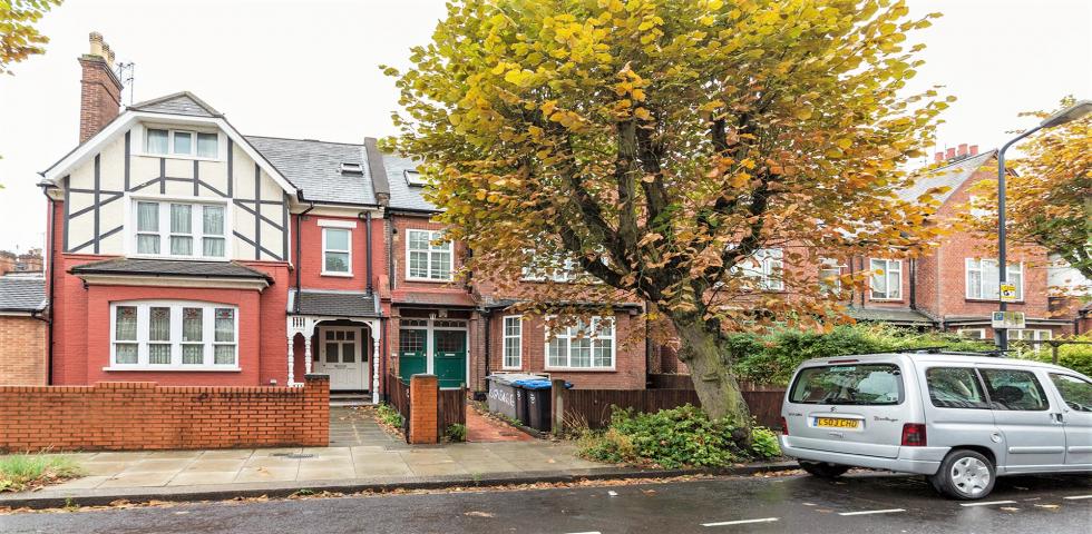 			3 Bedroom, 1 bath, 1 reception Flat			 Stanley Gardens, Willesden Green